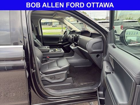 Used 2025 Ford Expedition Max Platinum AWD/4WD image 13