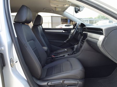 Used 2020 Volkswagen Passat 2.0T SE image 23