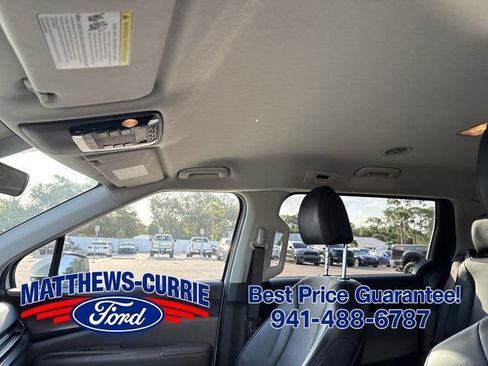 Used 2025 Kia Carnival FWD image 11