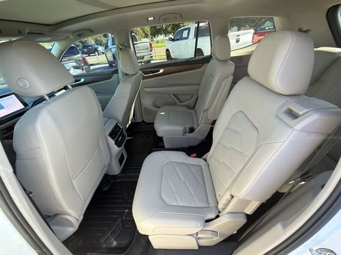 Used 2024 Volkswagen Atlas SE w/ Panoramic Sunroof Package FWD image 21