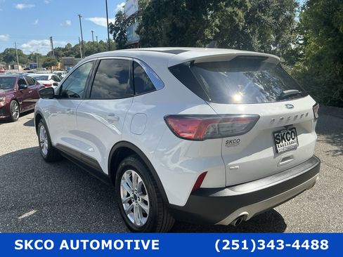 Used 2022 Ford Escape SE w/ Convenience Package FWD image 3