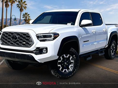 Certified 2023 Toyota Tacoma TRD Off-Road AWD/4WD image 3