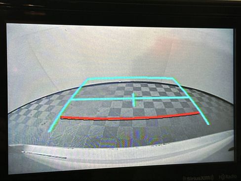 Used 2020 Toyota Highlander LE FWD image 17