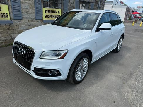 Used 2017 Audi Q5 2.0T Premium Plus w/ Technology Package AWD/4WD image 2