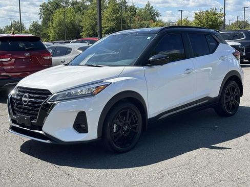 Used 2023 Nissan Kicks SR w/ SR Premium Package FWD image 5