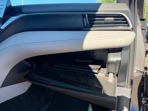 Used 2022 Toyota Camry SE w/ Carpet Mat Package (TMS) FWD image 30