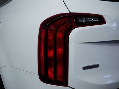 Certified 2020 Kia Telluride LX image 12