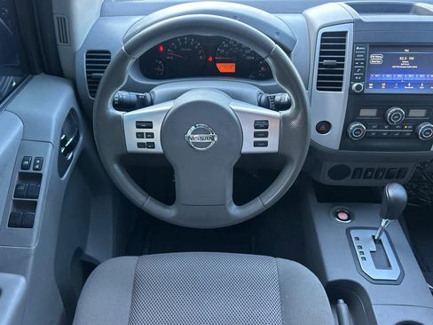 Used 2020 Nissan Frontier SV image 14