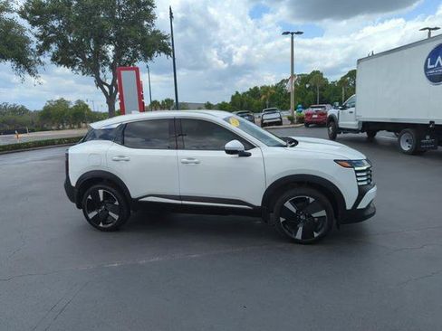 Certified 2025 Nissan Kicks SR FWD image 2