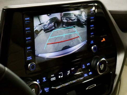 Used 2022 Toyota Highlander XLE image 39