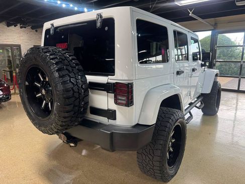 Used 2016 Jeep Wrangler Unlimited Rubicon w/ Connectivity Group AWD/4WD image 7