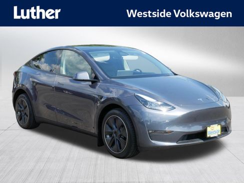 Used 2023 Tesla Model Y Long Range AWD/4WD image 1