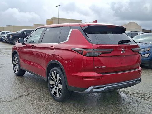 New 2026 Mitsubishi Outlander SE image 3