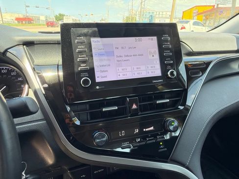 Used 2021 Toyota Camry SE FWD image 9