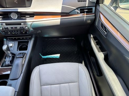 Used 2018 Lexus ES 350 w/ Luxury Package w/Wood Trim FWD image 15
