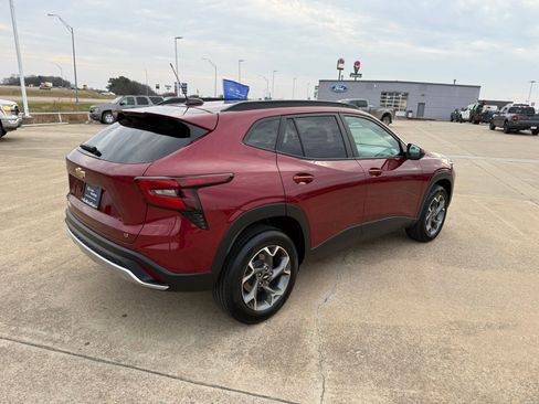 Used 2025 Chevrolet Trax LT image 5