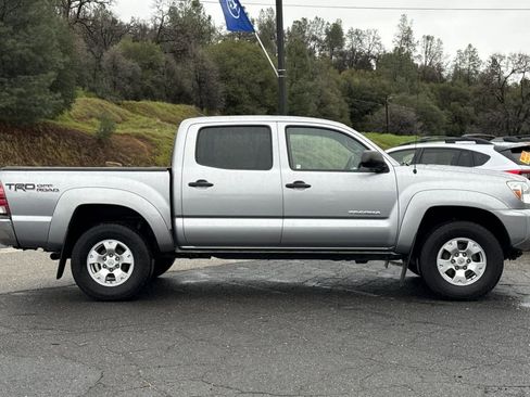 Used 2015 Toyota Tacoma PreRunner w/ TRD Off-Road Package image 2