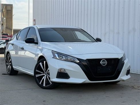 Used 2022 Nissan Altima 2.5 SR image 2