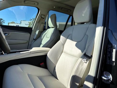 Certified 2024 Volvo XC90 T8 Plus w/ Protection Package Premier image 18