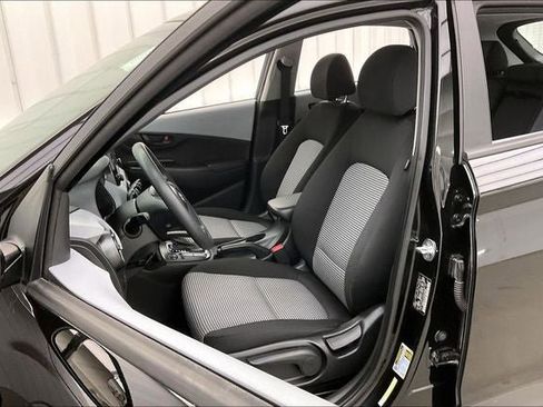 Used 2021 Hyundai Kona SE image 8
