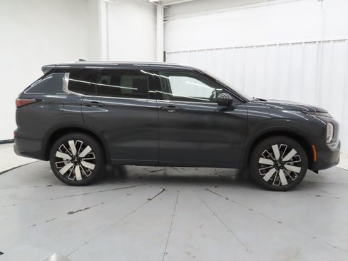 New 2026 Mitsubishi Outlander SEL image 2