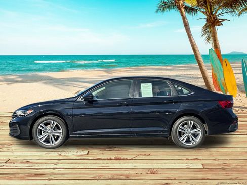 Used 2024 Volkswagen Jetta SE image 2