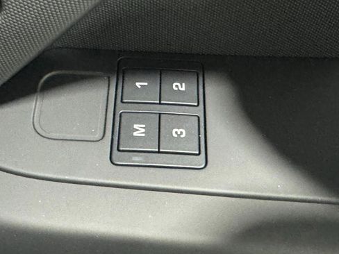 Used 2025 Land Rover Defender 110 S image 21