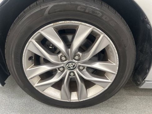 Used 2021 Toyota Avalon XLE image 27