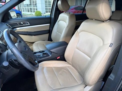 Used 2016 Ford Explorer XLT w/ Equipment Group 202A FWD image 9