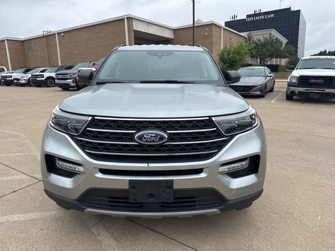 Used 2024 Ford Explorer XLT w/ Equipment Group 202A RWD image 2