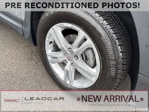 Used 2024 GMC Terrain SLE w/ Driver Convenience Package image 9