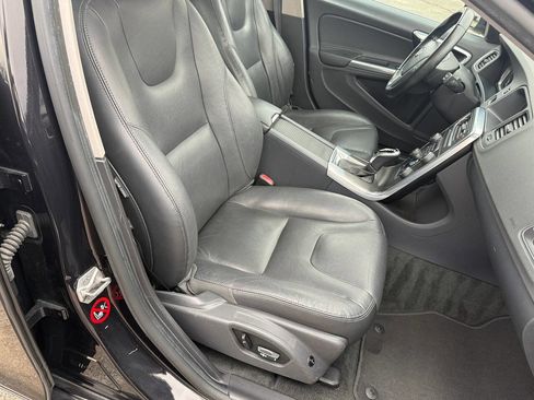 Used 2015 Volvo V60 T5 Premier image 19