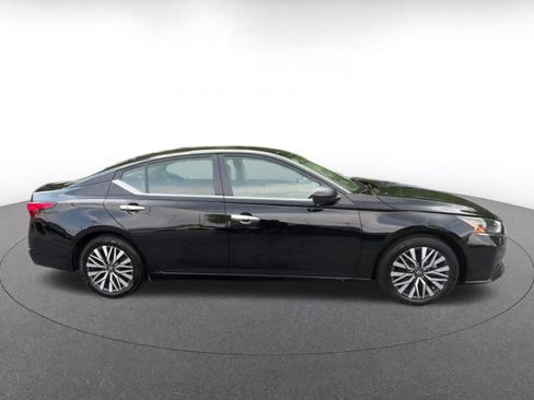 Used 2025 Nissan Altima 2.5 SV FWD image 16