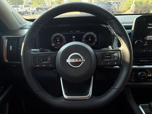 Used 2025 Nissan Pathfinder Platinum FWD image 26