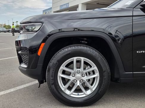 Used 2025 Jeep Grand Cherokee Laredo X w/ Luxury Tech Group I AWD/4WD image 9