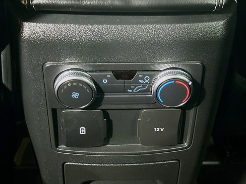 Used 2022 Ford Explorer XLT w/ Equipment Group 202A image 23