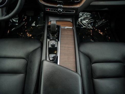 Certified 2022 Volvo XC60 T8 Inscription Expression w/ Advanced Package image 29