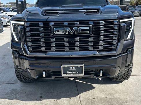 Used 2024 GMC Sierra 2500 Denali Ultimate image 3