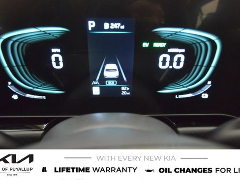 New 2025 Kia Niro EX image 18