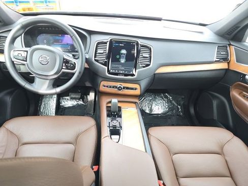 Certified 2024 Volvo XC90 B6 Plus w/ Protection Package Premier image 25