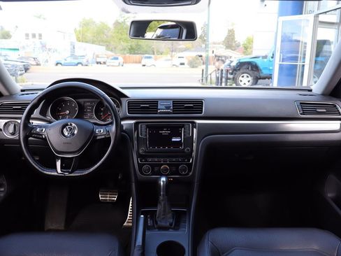 Used 2018 Volkswagen Passat 2.0T R-Line w/ R-Line Lighting Package FWD image 9