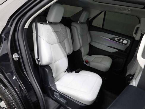 Used 2025 Ford Explorer Platinum w/ LUX Leather Package AWD/4WD image 35