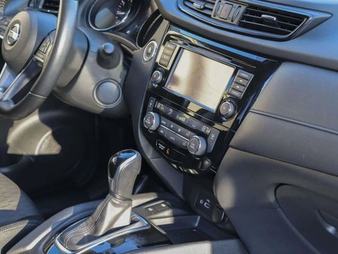 Used 2019 Nissan Rogue SV w/ Premium Package image 35