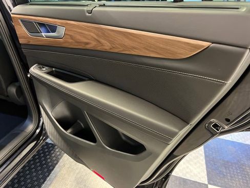 Certified 2025 Volkswagen Atlas SE FWD image 14