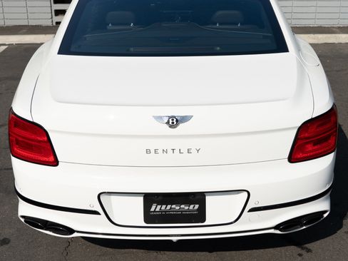 Used 2024 Bentley Flying Spur V8 image 32