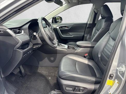Used 2020 Toyota RAV4 XLE Premium FWD image 10