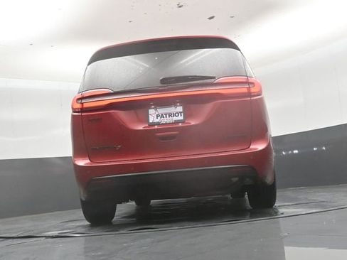 Used 2025 Chrysler Pacifica Limited FWD image 42
