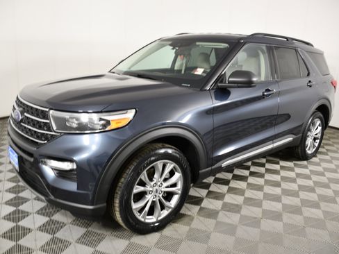 Used 2022 Ford Explorer XLT w/ Equipment Group 202A image 10