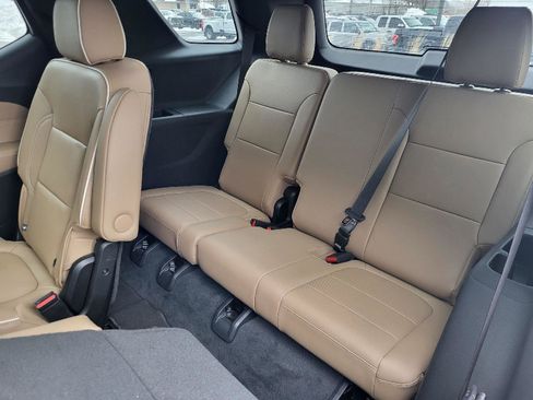 Used 2023 Chevrolet Traverse Premier image 11