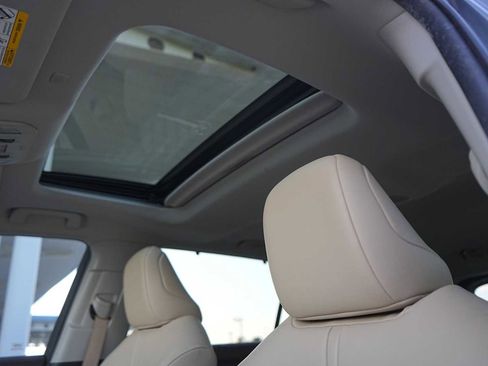 Used 2020 Toyota Highlander XLE FWD image 24